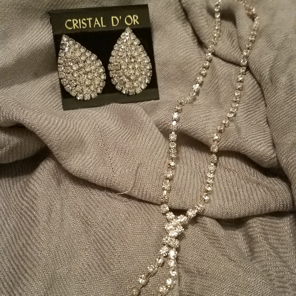 CRISTAL D'OR -Crystal Earrings and Y Necklace Set